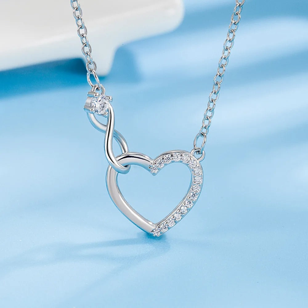 Corazón entrelazado y Zirconias | Collar de Plata 925
